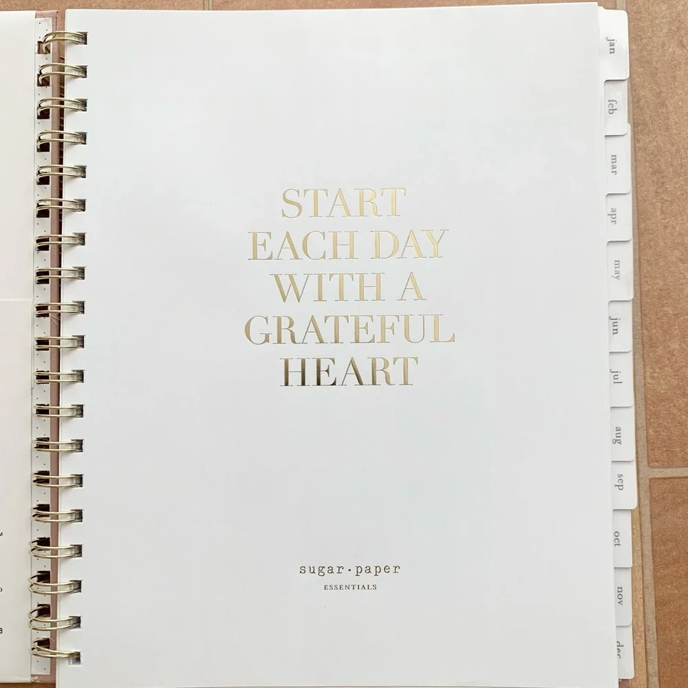 NWT Sugar Paper Pink & White Spiral Floral Weekly Monthly Agenda Planner 2026